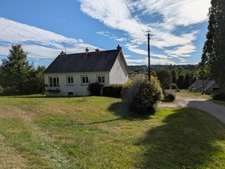 SEGLIEN EN CAMPAGE MAISON DE 4 PIECES 80M² ENVIRON AVEC HANGAR DE 416M² ENVIRON ET ATELIERS DE 103 m² ENVION ET 88M² ENVRON PARCELLE DE 3900 M² ENVIRON