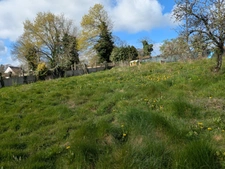 LOCMALO MAISON DE 5 PIÈCES 132 M² ENVIRON EN REZ DE CHAUSSÉE SURÉLEVÉ PARCELLE CLÔTURÉE D'ENVIRON 1500m²