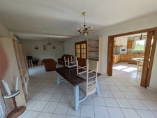 Kernascleden propriété composée d'une maison à usage d'habitation de 6 pièces 178 m² envion un hangar de 161m² envion, une ancienne lapinière de 700m² envion le tout sur une parcelle de 3.2 Hectares