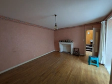 GUEMENE SUR SCORFF IMMEUBLE DE RAPPORT COMPOSÉ D' UN APPARTEMENT DE 153m² ENVION, D UN STUDIO DE 38m2 LOCAUX COMMERCIAUX, 1 MAISON EN PIERRE SOUS ARDOISES À RÉNOVER UNE PARCELLE DE 698m²