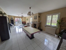 PRIZIAC PROPRIÉTÉ COMPOSÉE D'UNE MAISON DE TYPE NÉO BRETONNE DE 8 PIECES EN TRES BON ETAT GENERAL GRANDE DÉPENDANCES PARCELLE DE 1 HECTARE 47 ARES