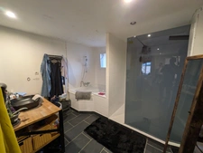Séglien en campagne longère en pierre rénovée avec vie de plain pied de 243m², garage, atelier et dépendance parcelle de 7125m²