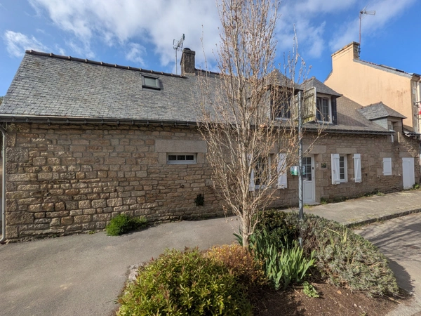 LOCMALO JOLIE MAISON DE 100m² ENVIRON 4 PIECES AVEC VIE DE PLAIN PEID SANS JARDIN