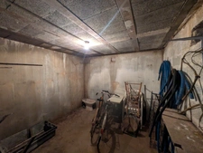 Kernascleden propriété composée d'une maison à usage d'habitation de 6 pièces 178 m² envion un hangar de 161m² envion, une ancienne lapinière de 700m² envion le tout sur une parcelle de 3.2 Hectares
