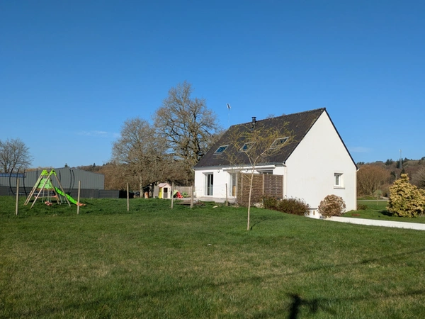 SAINT TUGDUAL MAISON DE 110 M² 5 PIÈCES 4 CHAMBRES AVEC VIE DE PLAIN PIED SUR PARCELLE DE 4479 M²