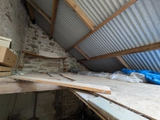 GUEMENE SUR SCORFF MAISON ATYPIQUE EN BON ETAT GENERAL DE 2 PIECES AVEC CAVE UNE DÉPENDANCE ET UN JARDINET.