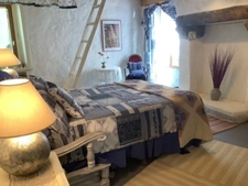  GUEMENE SUR SCORFF BELLE DEMEURE EN PIERRE DE 185 m² ENVIRON COUR EXTERIEURE JARDIN NON ATTENANT DE 764M²