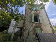 GUEMENE SUR SCORFF MAISON BOURGEOISE  7 PIÈCES 185 M² ENVIRON AVEC GARAGE ET DÉPENDANCES,UN PUITS UNE PARCELLE DE 3706M² 