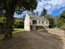 LIGNOL en campage au calme maison en rez de chaussée surélevé de 98m² environ 6 pièces parcelle de 2425m² environ avec dépendance.