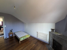GUEMENE SUR SCORFF IMMEUBLE DE 239M² ENVIRON COMPOSÉ DE DEUX APPARTEMENTS ET UNE SURFACE COMMERCIALE PARCELLE DE 533m²
