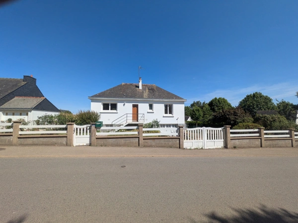 NEULLIAC MAISON EN REZ DE CHAUSSEE SURELEVE de 73m² 3 PIECES PARCELLE DE 1231m² EN PARTIE CONSTRUCTIBLE