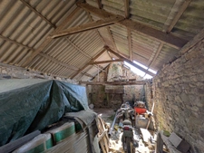 NOSTANG PROPRIÉTÉ COMPOSÉE D'UNE MAISON EN PIERRE À RÉNOVER AVEC TROIS DÉPENDANCE UN PUITS ET 21 HECTARES ENVIRON