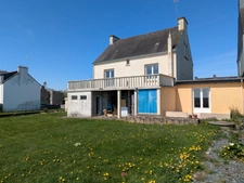 PLOERDUT GRANDE  MAISON DE 9 PIECES DE 140m² ENVIRON PARCELLE DE 603m² ENVIRON