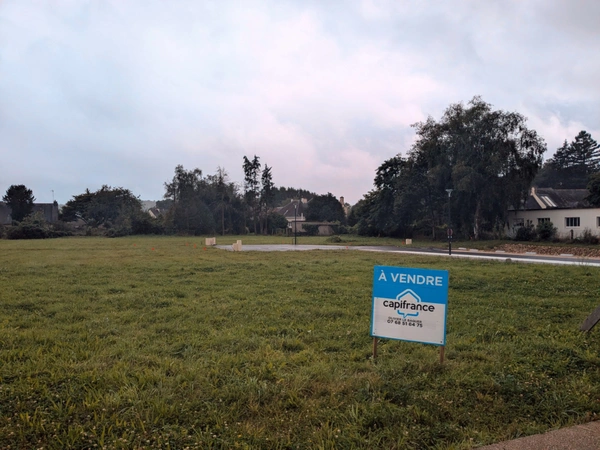 LIGNOL TERRAIN A BATIR VIABILISE DE 775 m²