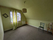 GUEMENE SUR SCORFF IMMEUBLE DE RAPPORT COMPOSÉ D' UN APPARTEMENT DE 153m² ENVION, D UN STUDIO DE 38m2 LOCAUX COMMERCIAUX, 1 MAISON EN PIERRE SOUS ARDOISES À RÉNOVER UNE PARCELLE DE 698m²