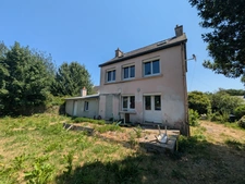 BUBRY MAISON À RÉNOVER DE 117 M² ENVIRON HABITABLE 3 PIÈCES APPENTI ET HANGAR À RÉNOVER PARCELLE DE 1621m²