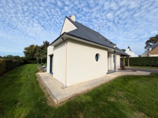 LOCMALO MAISON RÉCENTE AVEC VIE DE PLAIN PIED DE 5 PIÈCES 130 M² PARCELLE DE 2000M² CLÔTURÉE