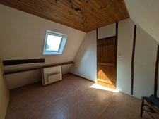 GUEMENE SUR SCORFF MAISON ATYPIQUE EN BON ETAT GENERAL DE 2 PIECES AVEC CAVE UNE DÉPENDANCE ET UN JARDINET.