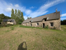Ensemble de 3 Longères de 430m² au total en pierre a rénover avec appentis et grange parcelle de 8000 m² envrion