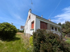 MELRAND MAISON 3 PIECES EN REZ DE CHAUSSEE SURELEVE PARCELLE DE 3109M² CLOTURE AVEC DEPENDANCE ET PUITS