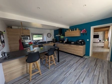 PLOËRDUT JOLIE LONGÈRE RÉNOVÉE DE 170M² ENVION DE 5 PIÈCES DEUX GARAGES PARCELLE DE 2840m² ENVIRON