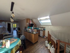 GUEMENE SUR SCORFF IMMEUBLE DE 239M² ENVIRON COMPOSÉ DE DEUX APPARTEMENTS ET UNE SURFACE COMMERCIALE PARCELLE DE 533m²
