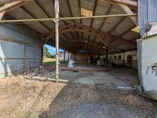 HANGAR DE 416M² ENVIRON ET ATELIERS DE 103M² ENVIRON PARCELLE DE 2800 m² ENVIRON