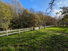 LOCMALO PROPRIÉTÉ DE 180M² ENVIRON EN CAMPAGNE AU CALME ENSEMBLE DE 2 MAISONS AVEC DOUBLE GARAGE PRÉAU ET DÉPENDANCE PUITS JARDIN ET BOIS DE 1 HECTARE 56