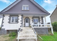 PLOERDUT MAISON EN REZ DE CHAUSSÉE SURÉLEVÉ DE  7 PIÈCES DE 137m² ENVIRON PARCELLE CLÔTURÉE de 966M 2.