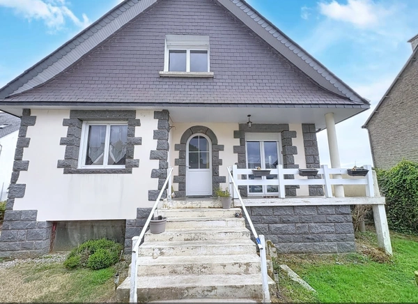 PLOERDUT MAISON EN REZ DE CHAUSSÉE SURÉLEVÉ DE  7 PIÈCES DE 137m² ENVIRON PARCELLE CLÔTURÉE de 966M 2.