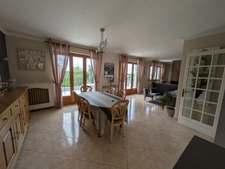 GUEMENE SUR SCORFF BELLE MAISON NEO BRETONNE DE 5 PIECES AVEC VIE PLAIN PIED DE 140M² ENVION PARCELLE CLOTUREE DE 980M².