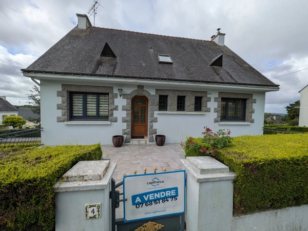 GUEMENE SUR SCORFF BELLE MAISON NEO BRETONNE DE 5 PIECES AVEC VIE PLAIN PIED DE 140M² ENVION PARCELLE CLOTUREE DE 980M².