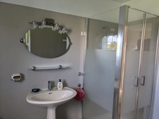 PLOERDUT NEO BRETONNE DE 140M² ENVIRON 6 PIECES AVEC VIE DE PLAIN PIED PARCELLE CLOTUREE DE 1077m²