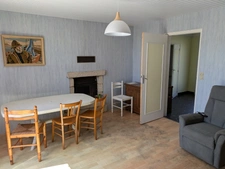 PLOERDUT GRANDE  MAISON DE 9 PIECES DE 140m² ENVIRON PARCELLE DE 603m² ENVIRON
