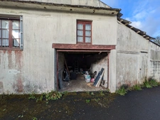 PLOURAY ENSEMBLE DE 2 MAISONS DE PLAIN PIED 110 M² GARAGE ATTENANT ET DEPENDANCE PARCELLE CLOTUREE AVEC PUITS DE 697M²