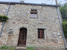 GUEMENE SUR SCORFF MAISON EN PIERRE 3 PIECES DE 53m² ENVIRON HABITABLE PARCELLE DE 108m² ENVIRON