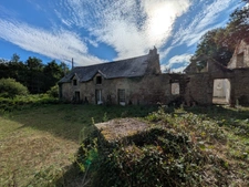 SEGLIEN EN CAMPAGNE ENSEMBLE DE 3 LONGERES EN PIERRE DE 130M2,200m²,100m² ENVIRON AVEC DEPENDANCE PARCELLE DE 8141 m² ENVIRON