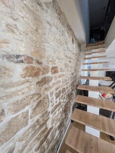 Séglien en campagne longère en pierre rénovée avec vie de plain pied de 243m², garage, atelier et dépendance parcelle de 7125m²