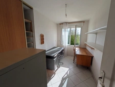 Kernascleden propriété composée d'une maison à usage d'habitation de 6 pièces 178 m² envion un hangar de 161m² envion, une ancienne lapinière de 700m² envion le tout sur une parcelle de 3.2 Hectares