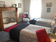  GUEMENE SUR SCORFF BELLE DEMEURE EN PIERRE DE 185 m² ENVIRON COUR EXTERIEURE JARDIN NON ATTENANT DE 764M²
