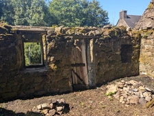 MAISON EN PIERRE A RESTAURER TERRAIN DE 871 M² ATTENANT 