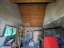 BIEUZY MAISON À RÉNOVER DE 3 PIÈCES 50m² ENVIRON HABITABLE, UN APPENTIS ACCOLÉ UNE PARCELLE CLÔTURÉE DE 381m² AVEC UN PUITS