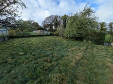 PLOURAY ENSEMBLE DE 2 MAISONS DE PLAIN PIED 110 M² GARAGE ATTENANT ET DEPENDANCE PARCELLE CLOTUREE AVEC PUITS DE 697M²