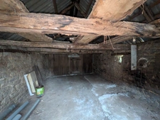 PLOUAY EN CAMPAGNE ENSEMBLE IMMOBILIER COMPOSÉ D' UNE MAISON DE 45M² HABITABLE, UNE GRANGE DE 33 M², UN BÂTIMENT EN PIERRE DE 91 M² UNE PARCELLE DE 711m² ENVRION.