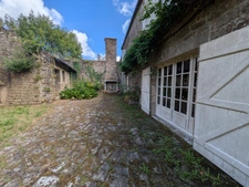 GUEMENE SUR SCORFF MAISON BOURGEOISE À RÉNOVER DE 5 PIÈCES 131M² ENVIRON TROIS DÉPENDANCES EN PIERRE SOUS ARDOISE PARCELLE DE 1740M²