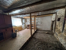 GUEMENE SUR SCORFF MAISON ATYPIQUE EN BON ETAT GENERAL DE 2 PIECES AVEC CAVE UNE DÉPENDANCE ET UN JARDINET.