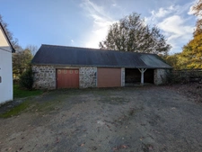 LOCMALO PROPRIÉTÉ DE 180M² ENVIRON EN CAMPAGNE AU CALME ENSEMBLE DE 2 MAISONS AVEC DOUBLE GARAGE PRÉAU ET DÉPENDANCE PUITS JARDIN ET BOIS DE 1 HECTARE 56