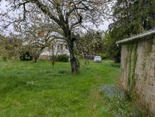 MELRAND MAISON 3 PIECES EN REZ DE CHAUSSEE SURELEVE PARCELLE DE 3109M² CLOTURE AVEC DEPENDANCE ET PUITS