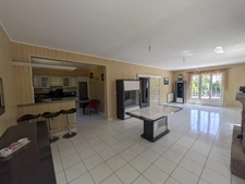 PRIZIAC PROPRIÉTÉ COMPOSÉE D'UNE MAISON DE TYPE NÉO BRETONNE DE 8 PIECES EN TRES BON ETAT GENERAL GRANDE DÉPENDANCES PARCELLE DE 1 HECTARE 47 ARES