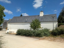 BIEUZY MAISON À RÉNOVER DE 3 PIÈCES 50m² ENVIRON HABITABLE, UN APPENTIS ACCOLÉ UNE PARCELLE CLÔTURÉE DE 381m² AVEC UN PUITS